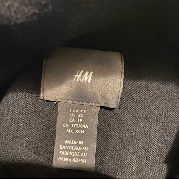 H&M Turtle Neck Shirt - Picture 8 of 8
